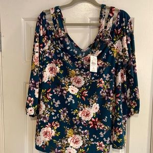 Torrid women’s plus size 18-20 floral v neck top